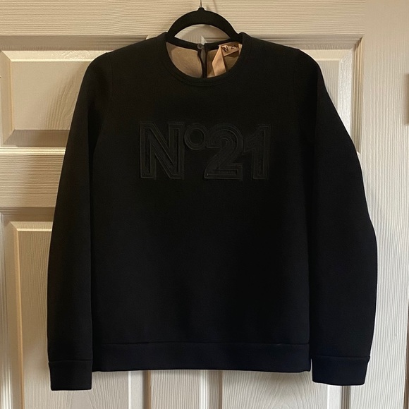 No. 21 Suede Logo Black Sweater Size: 38 Medium